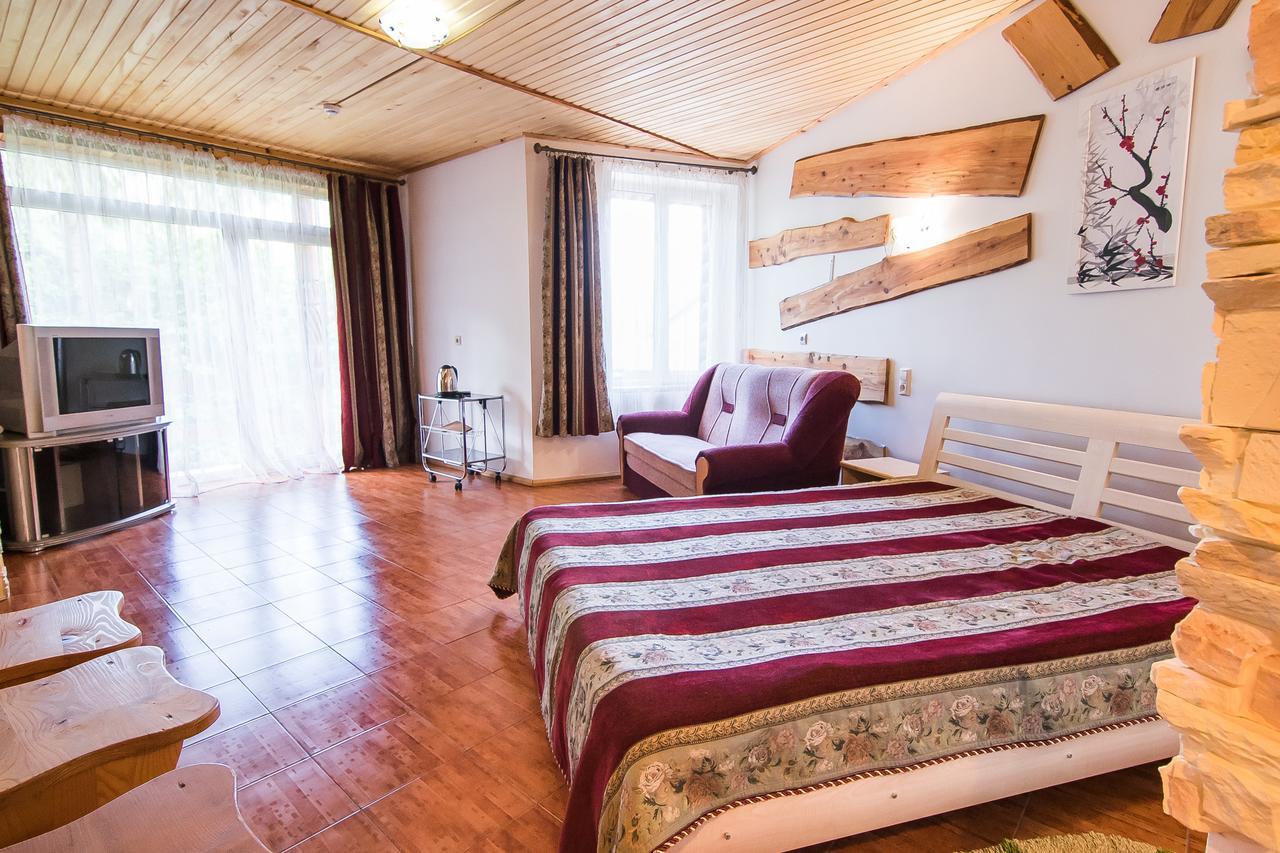 Pid Khomiakom Hotell Tatariv Eksteriør bilde
